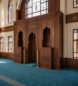 Wooden Mosque Mihrab and Minbar and Dais Set – WP-06 – wooden mosque mihrab detail view 4