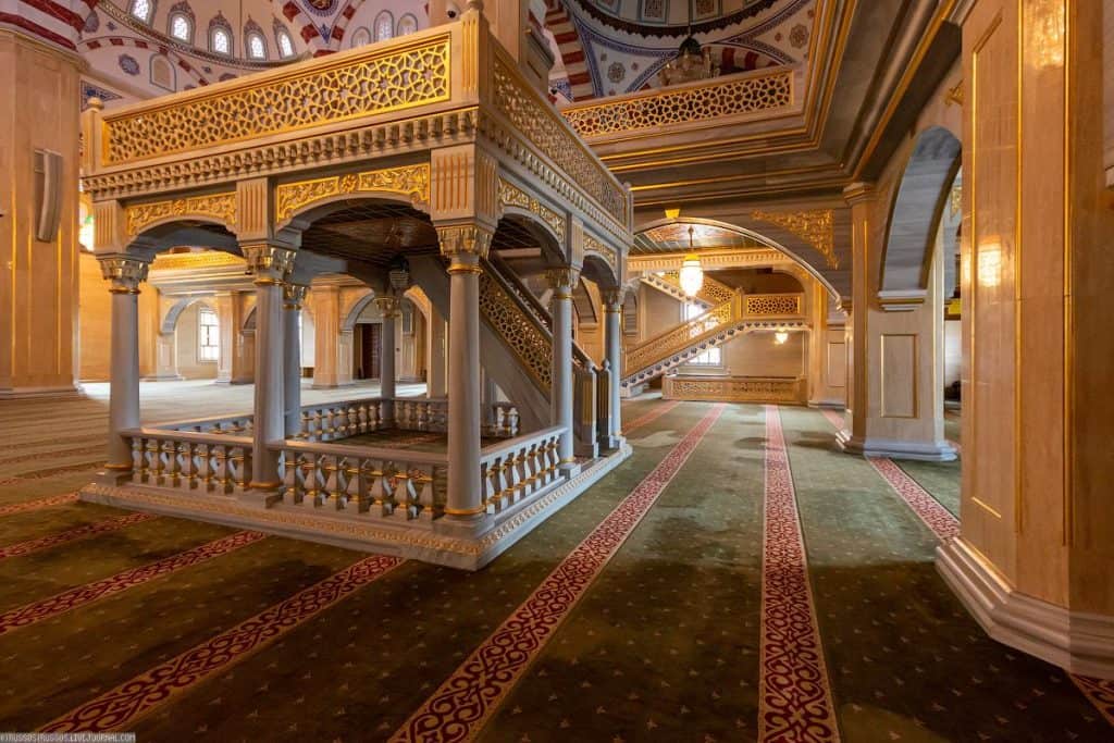 Prayer-Row Mosque Carpet – MMP-02 – custom wooden mosque mihrab
