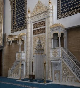 Marble Mosque Mihrab and Minbar and Dais Set – Model MST-0005 – wooden mosque mihrab detail view 1