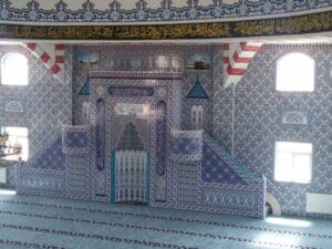 Tile Mosque Mihrab, Minbar and Dais Set – Model TST-0006 – wooden mosque mihrab detail view 1
