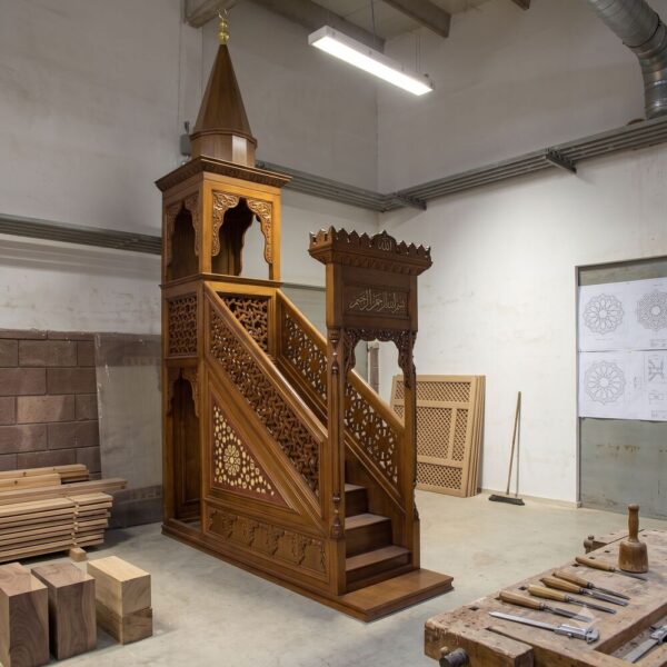 Selçuk Motif Pulpit Design – custom wooden mosque mihrab