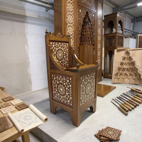 Selçuk Wood Dais Design – custom wooden mosque minbar