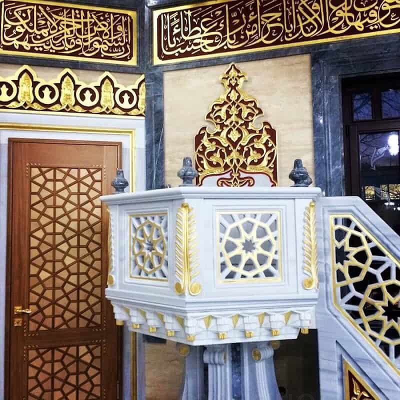 Marble Mosque Preacher Dais – Model MDS-0004 | MosqueBuild Estrade de prédication en marbre pour mosquée – modèle MDS-0004