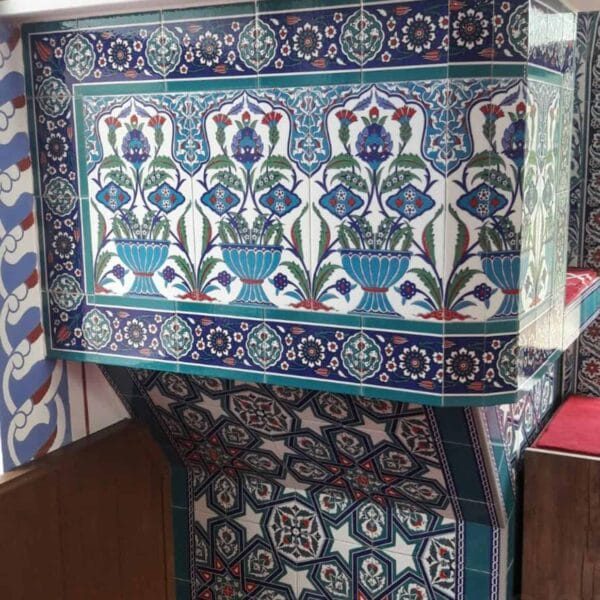 Estrade de prédication en carreaux décoratifs pour mosquée – modèle TDS-0004
