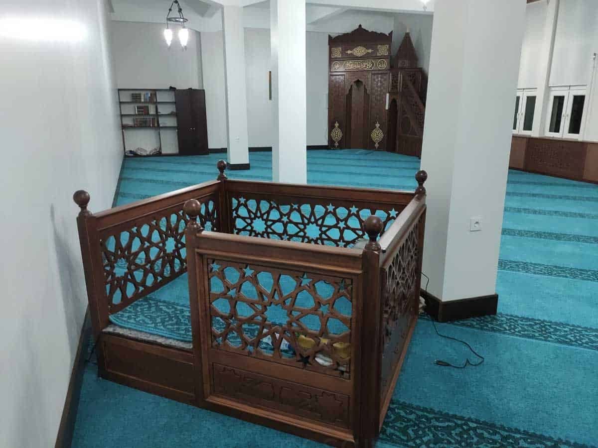 Wooden Mosque Muezzin Platform – WMP-04 | MosqueBuild Ahşap Müezzin Mahfili – Model WMP-04