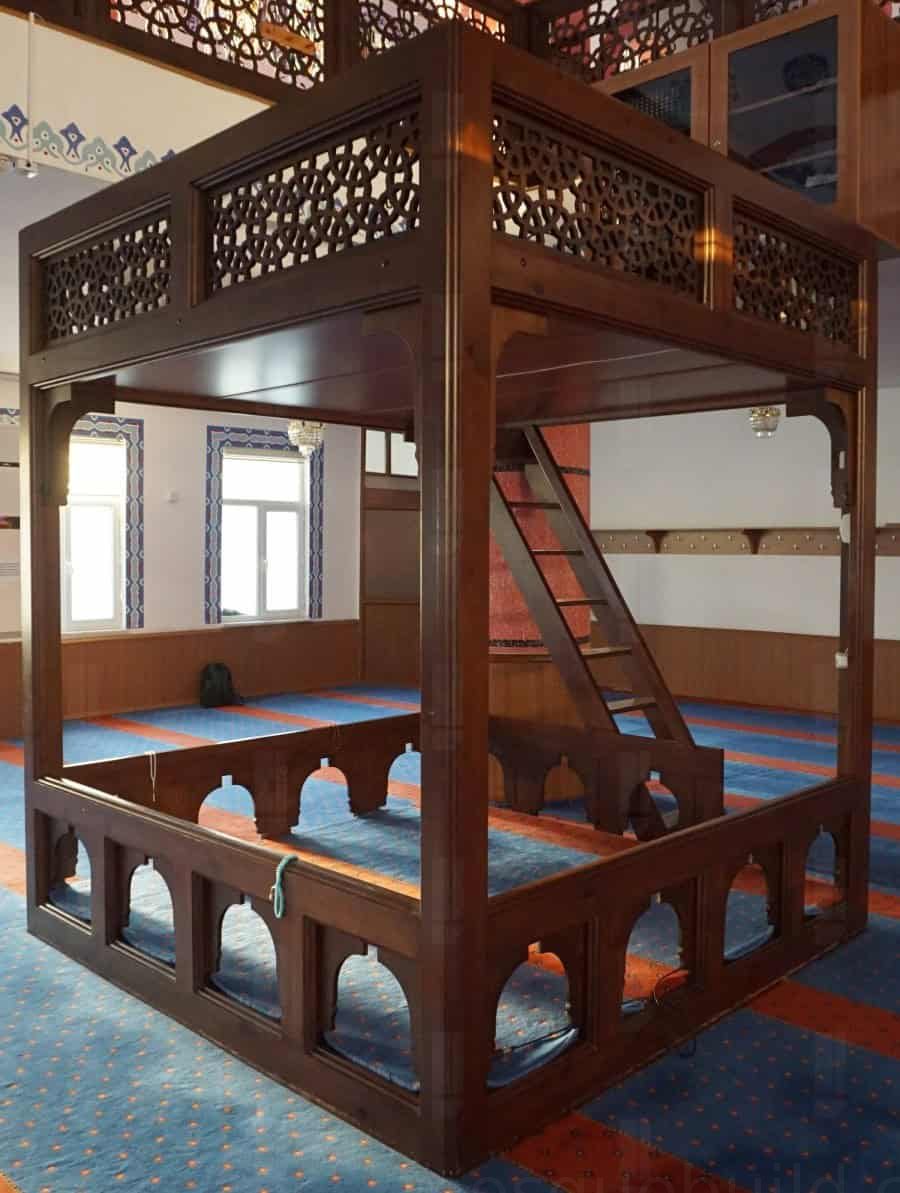 Wooden Mosque Muezzin Platform – WMP-08 | MosqueBuild Holz-Muezzinpodest – Modell WMP-08