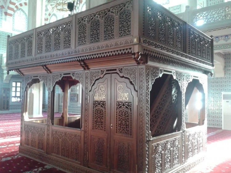 Wooden Mosque Muezzin Platform – WMP-10 | MosqueBuild Ahşap Müezzin Mahfili – Model WMP-10