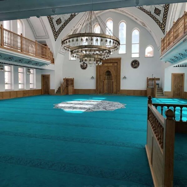 Mihrab classique en bois pour mosquée décoré de calligraphie – Vue détaillée 7