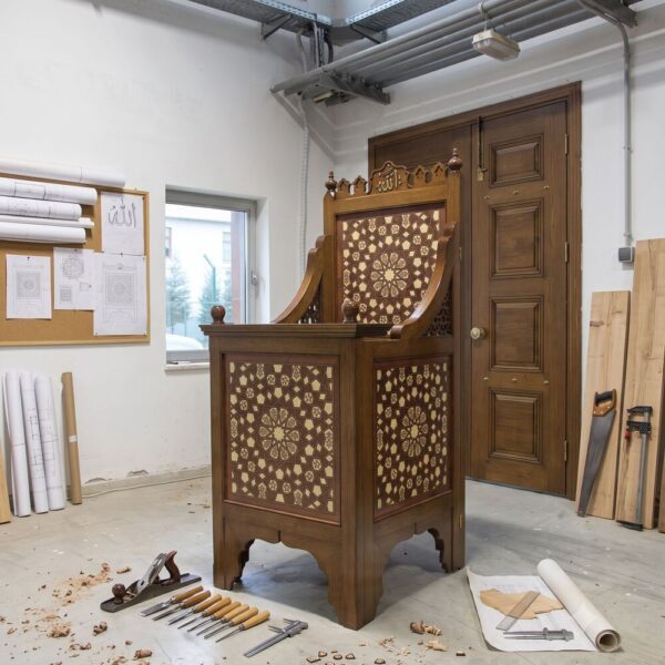 Selçuk Wood Dais Design – detail view 3