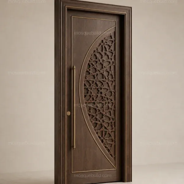 vue trois-quarts de porte de mosquée en bois sculptée d’arabesques montrant détails de sculpture arabesque fluide